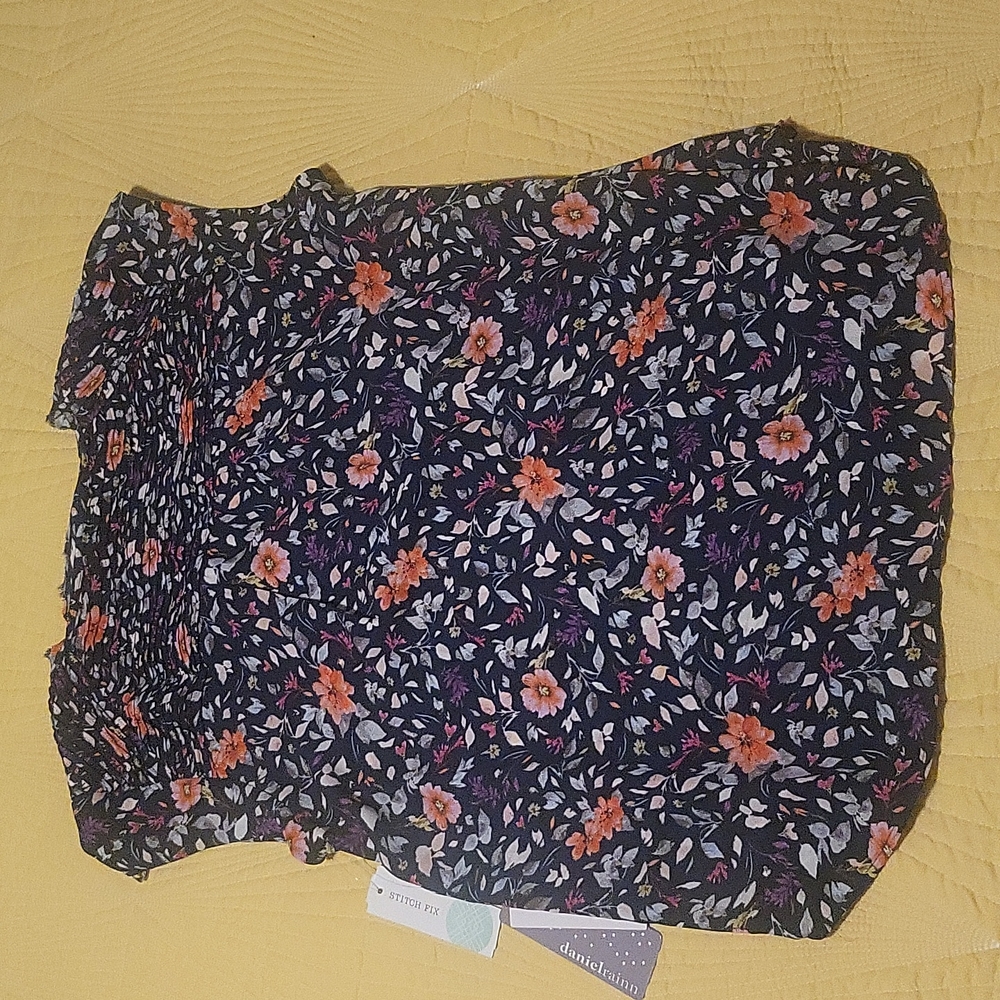 NWT Floral Blouse - Picture 3 of 4